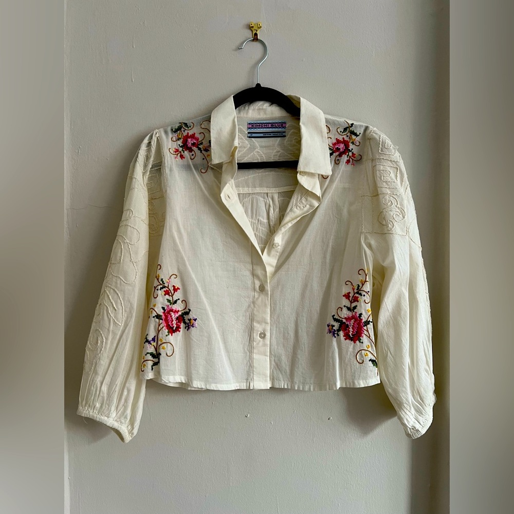 **NEVER WORN** KIMCHI BLUE Embroidered Blouse